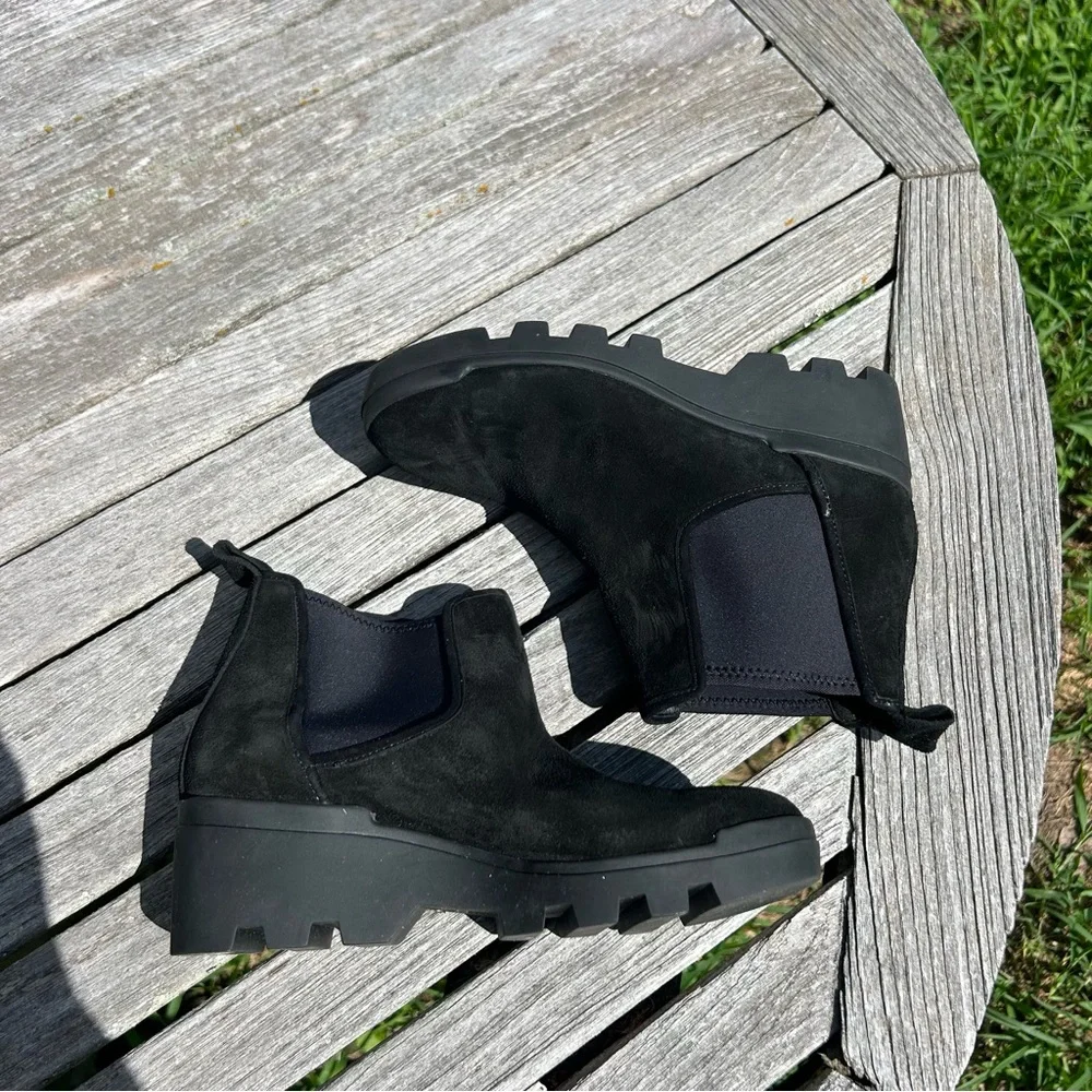 Eileen Fisher Splash Waterproof‎ Suede Chelsea Bootie in Black, size 5.5